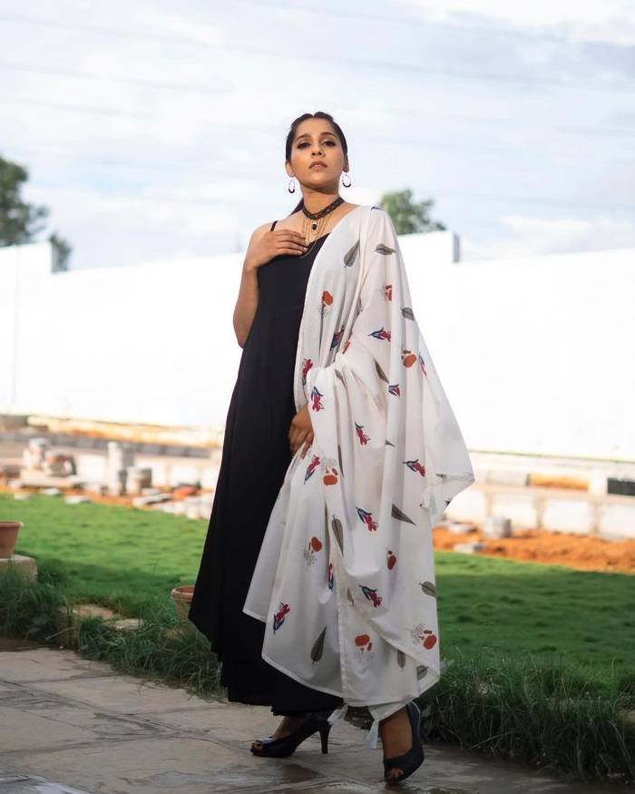 rashmi gautam_teluguvox 5